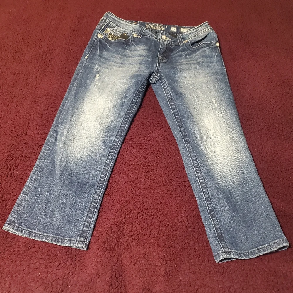Miss Me Mid Rise Medium Wash Distressed Capri Jeans Bling Women Sz31 (32
